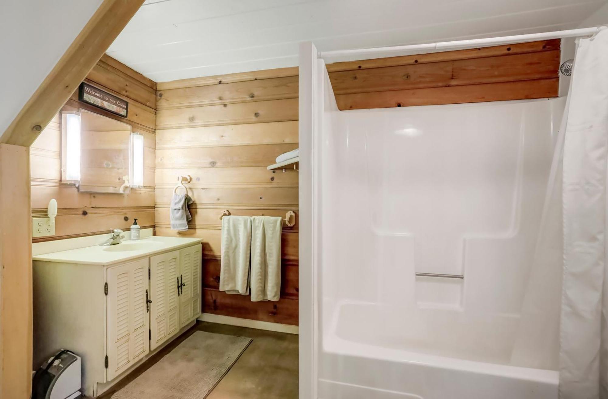 Spacious Classic Cabin Retreat- Near Lassen Mill Creek 외부 사진