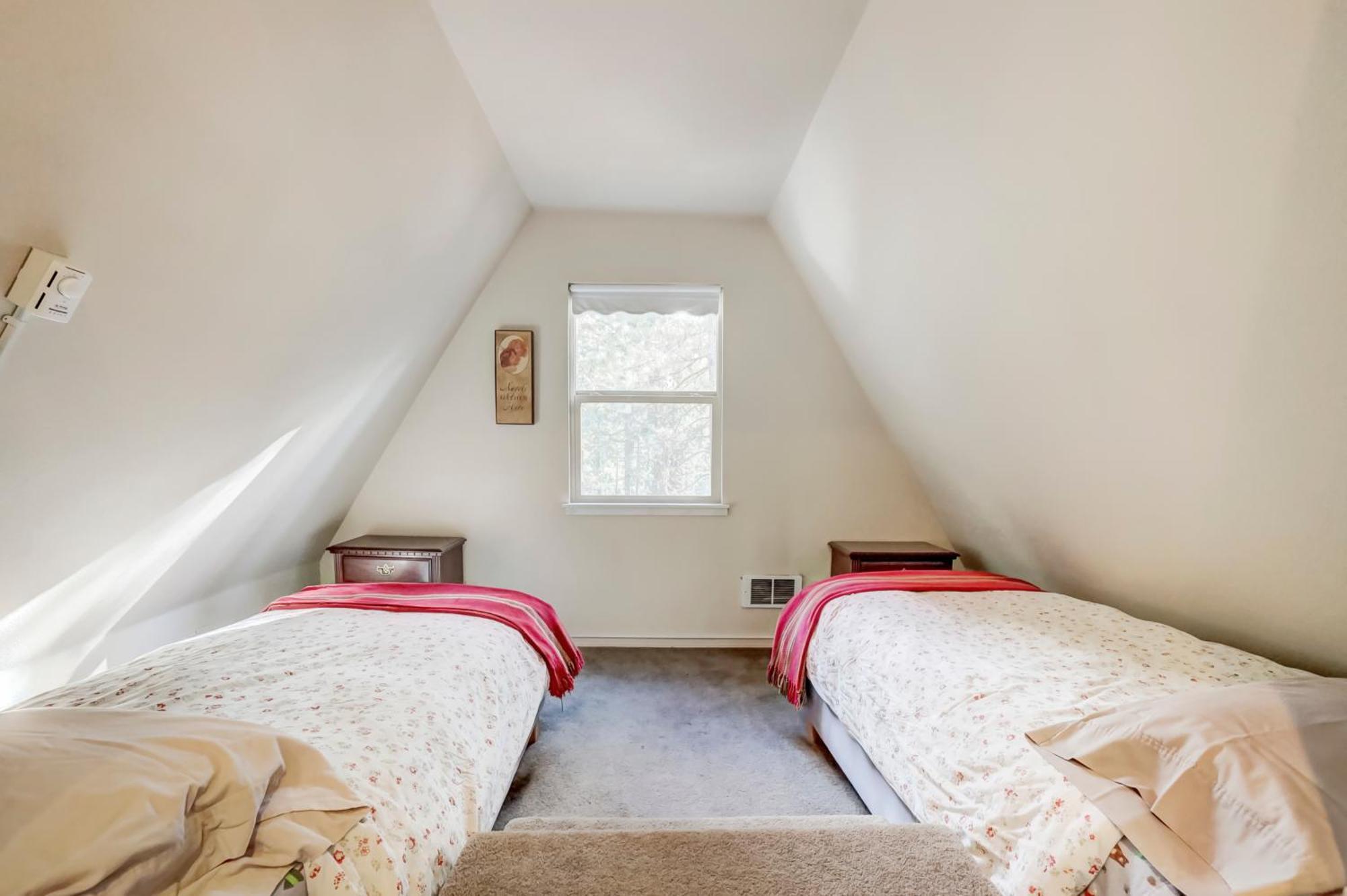 Spacious Classic Cabin Retreat- Near Lassen Mill Creek 외부 사진