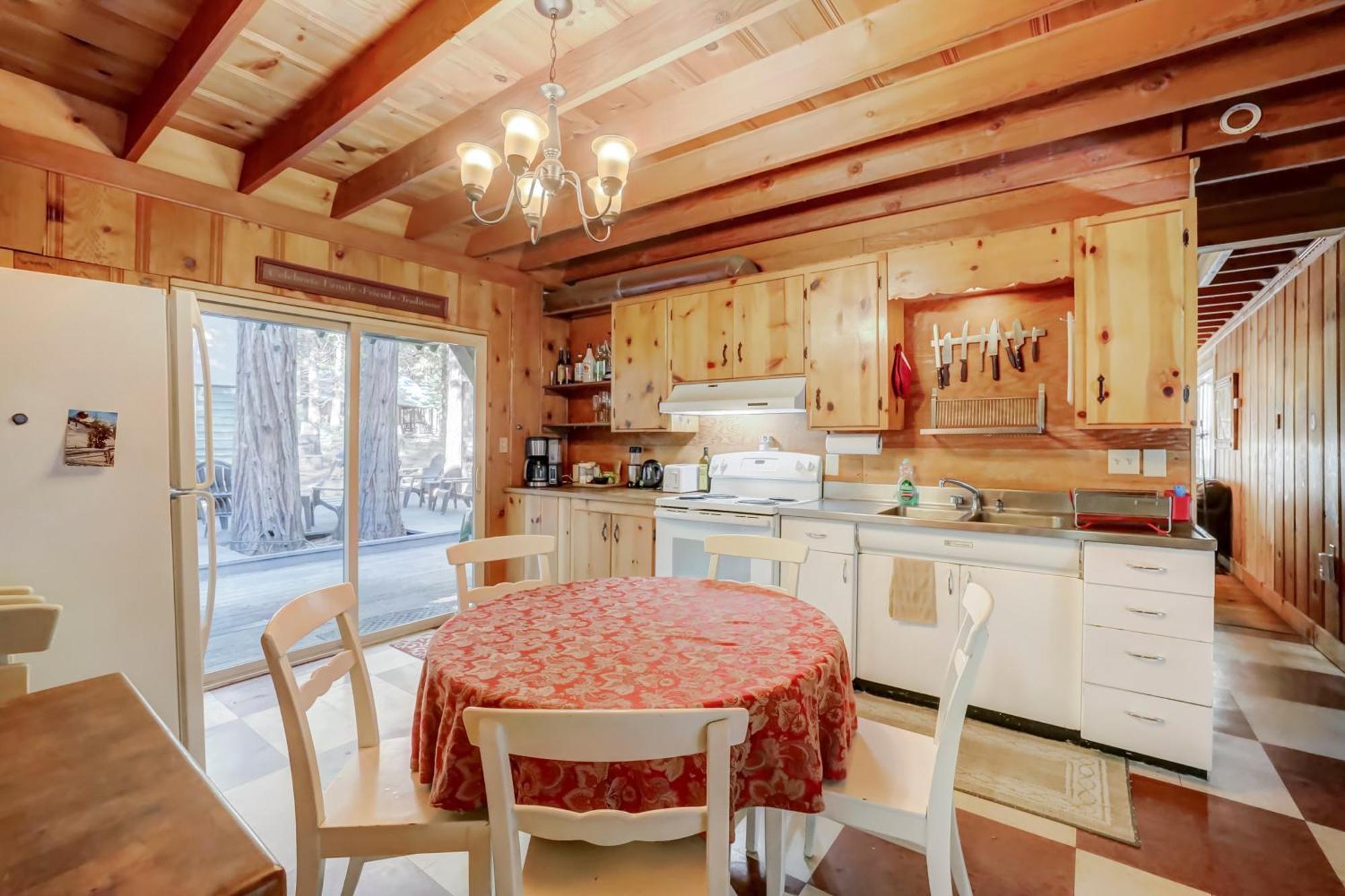Spacious Classic Cabin Retreat- Near Lassen Mill Creek 외부 사진
