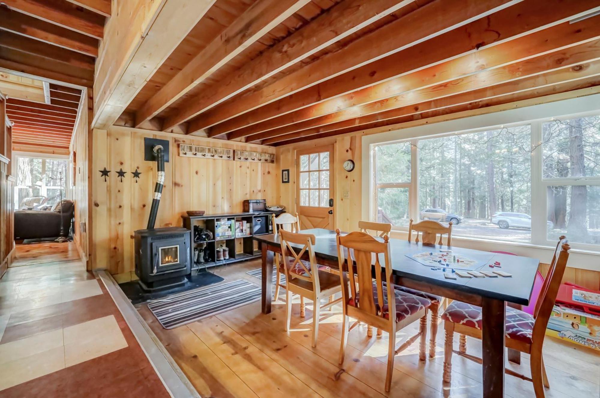 Spacious Classic Cabin Retreat- Near Lassen Mill Creek 외부 사진