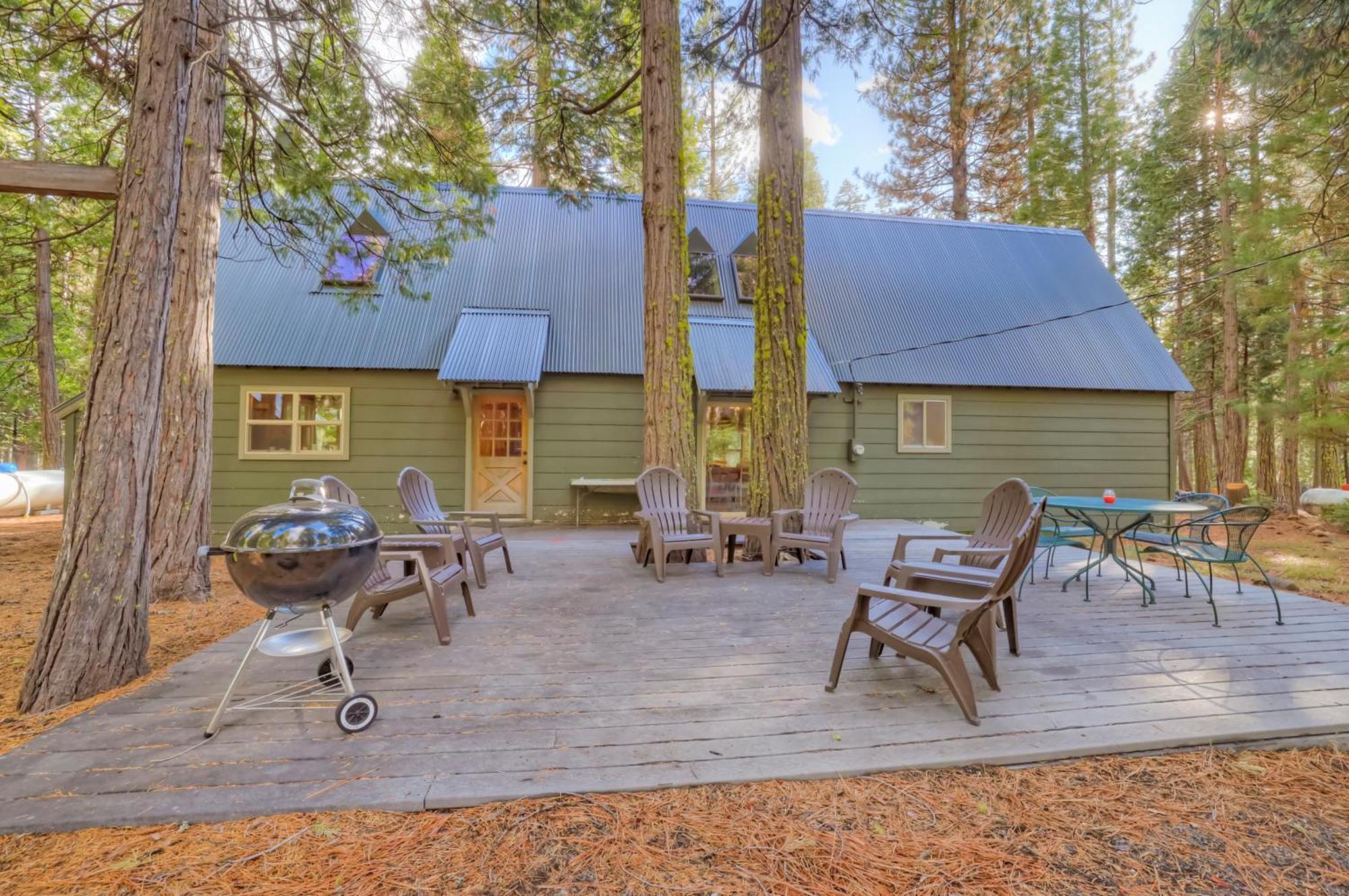 Spacious Classic Cabin Retreat- Near Lassen Mill Creek 외부 사진