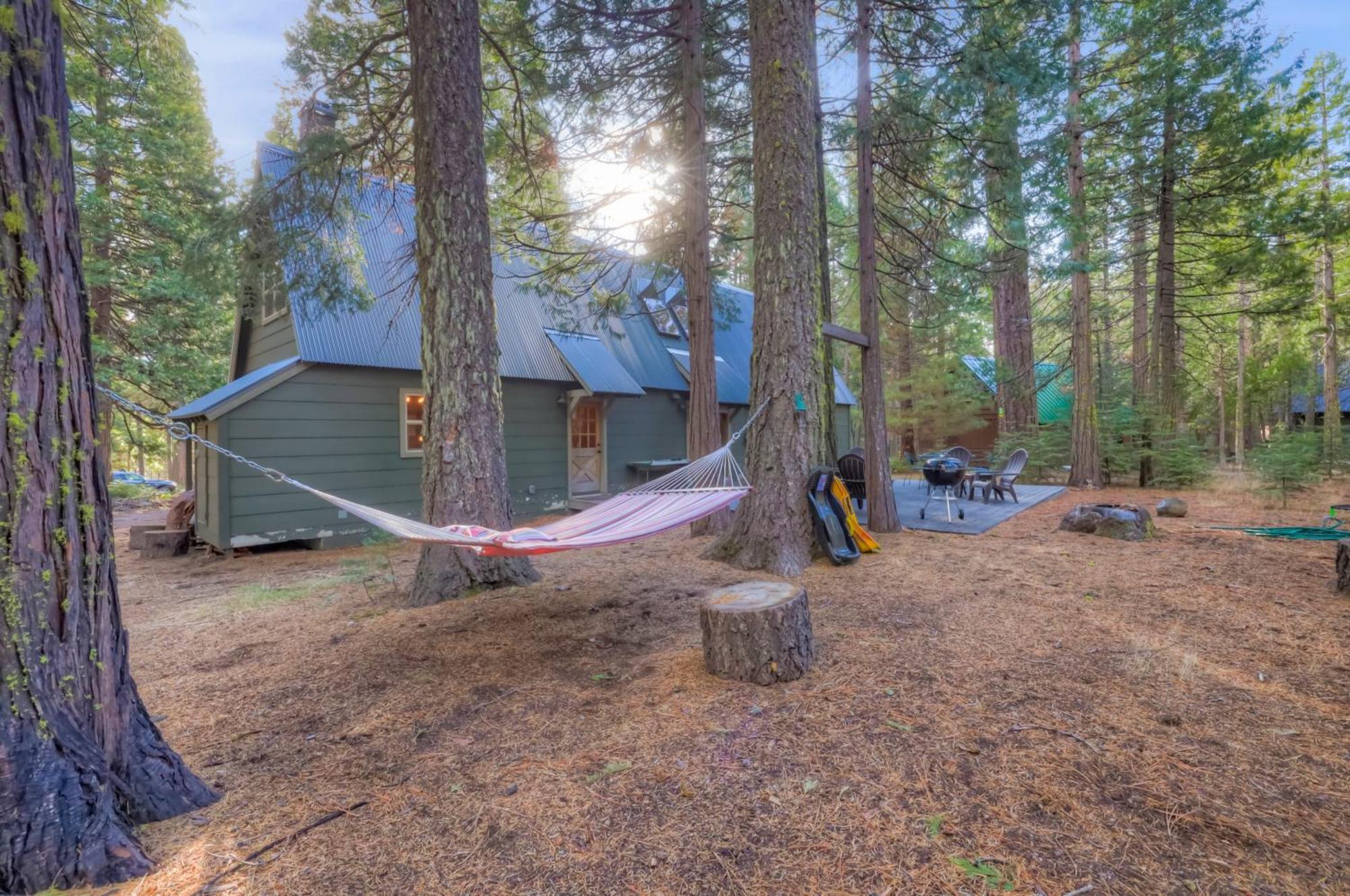Spacious Classic Cabin Retreat- Near Lassen Mill Creek 외부 사진