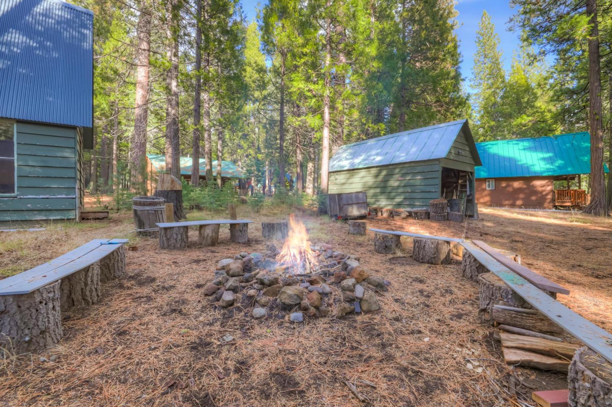 Spacious Classic Cabin Retreat- Near Lassen Mill Creek 외부 사진