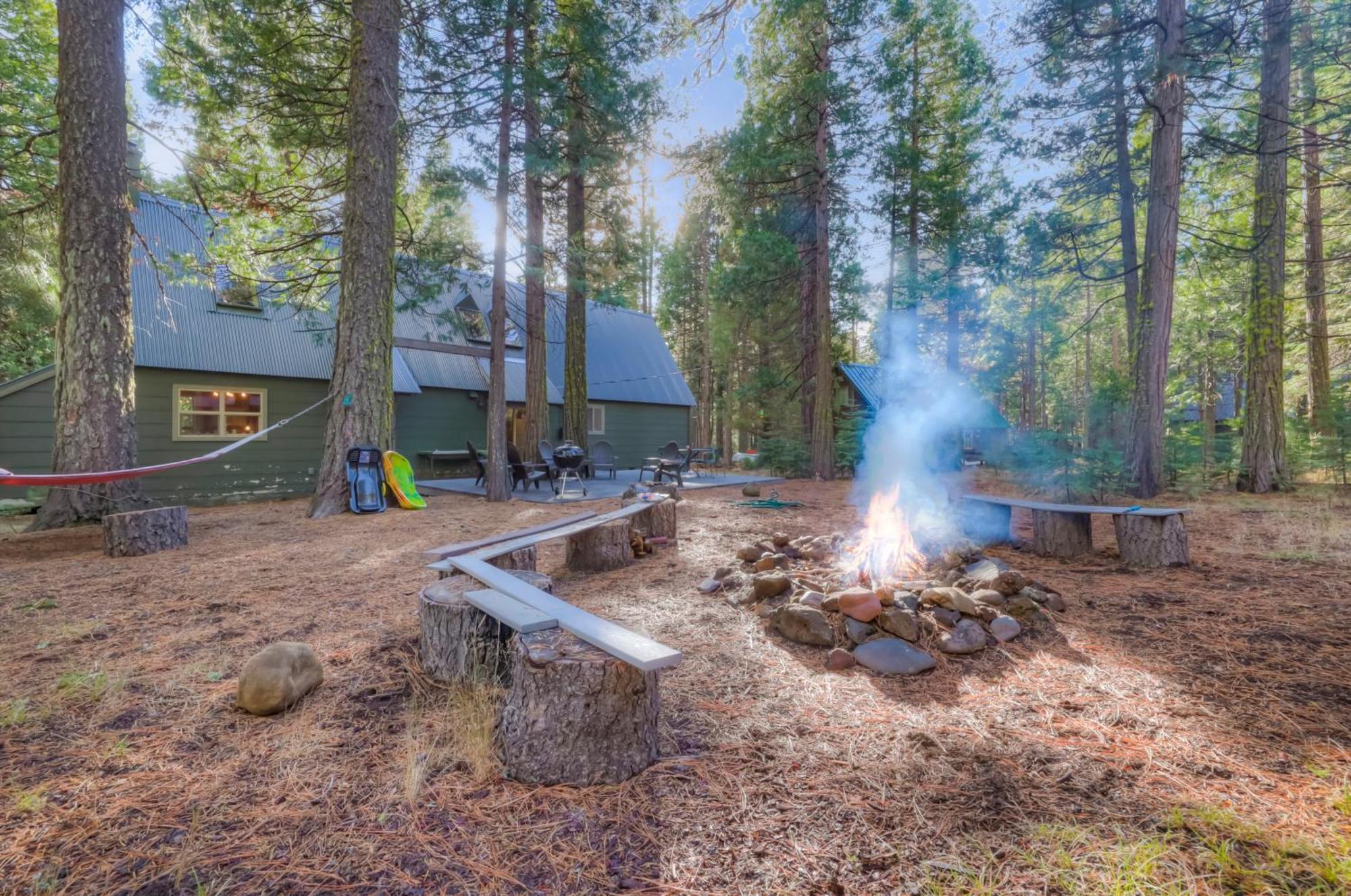 Spacious Classic Cabin Retreat- Near Lassen Mill Creek 외부 사진